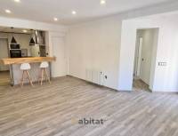 S O L O  I N V E R S O R E S. Piso totalmente reformado en C/ Pin i Soler